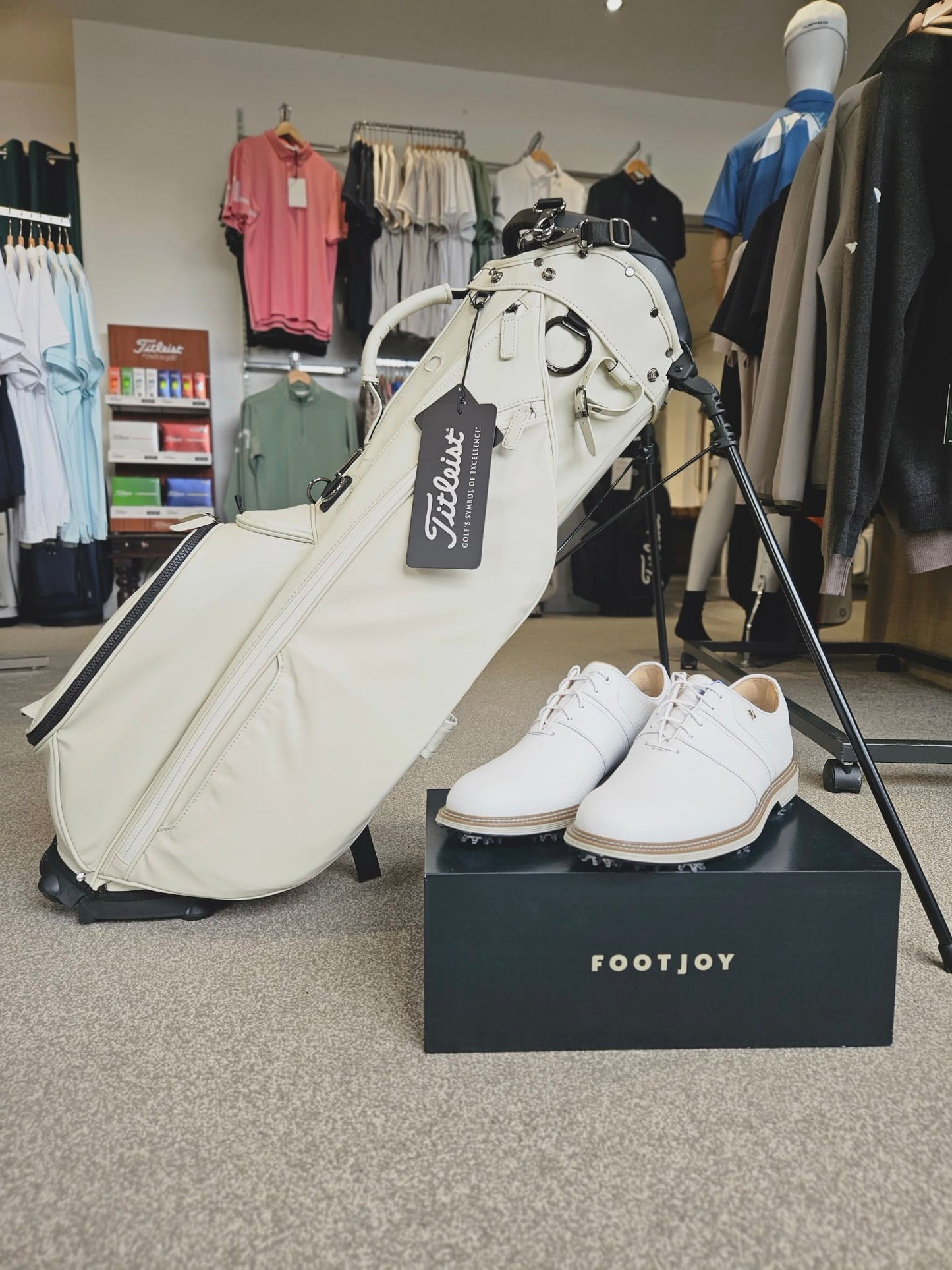 Win Titleist LinksLegend Golf Bag & FootJoy Premiere Shoes (Worth £550)